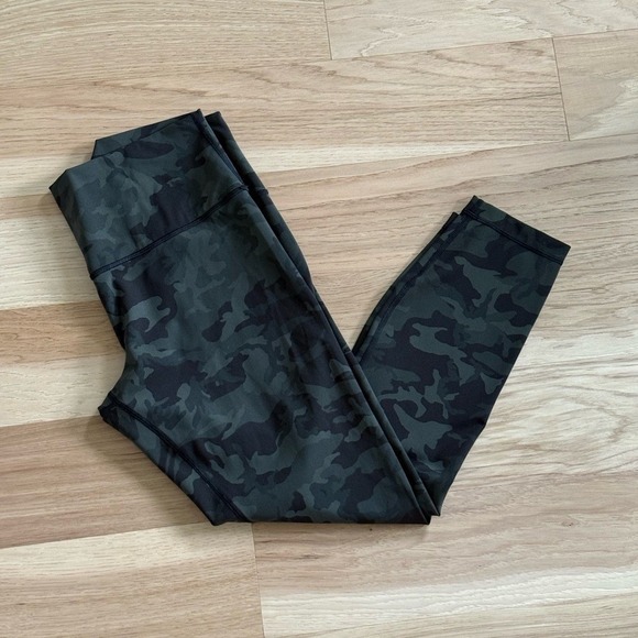 Lululemon Wunder Under Crop leggings in a camouflage pattern size 12 - Picture 4 of 10